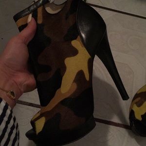 Michael kors army heels